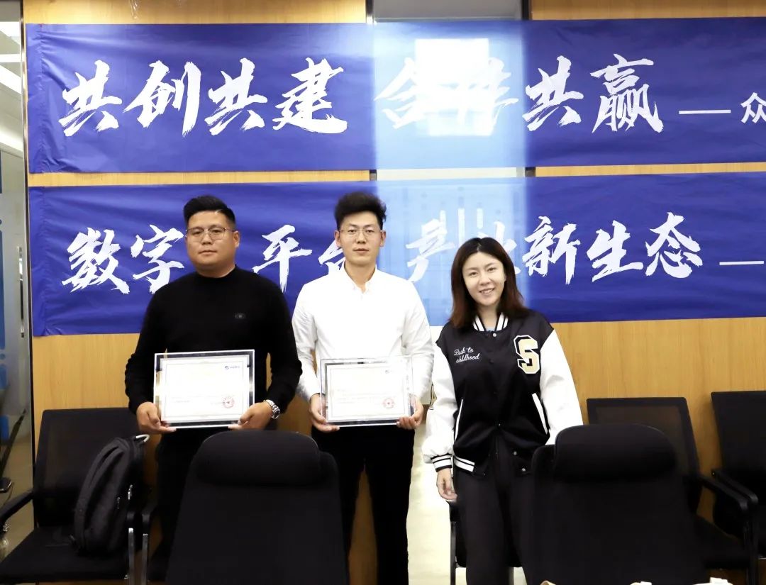 乐鱼在线平台-乐鱼在线官网
高级副总裁山海授予商户“乐鱼在线平台-乐鱼在线官网
特邀顾问”荣誉.jpg 乐鱼在线平台-乐鱼在线官网
高级副总裁山海授予商户“乐鱼在线平台-乐鱼在线官网
特邀顾问”荣誉.jpg