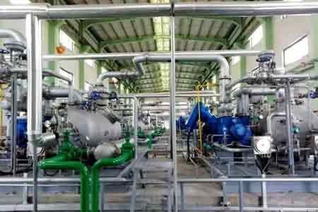 �ϸ���Һ����ձ��ں���ʯ��ѹ��������ʹ���ֳ�